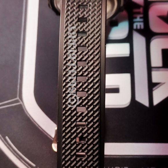 ✅️SOLD✅️CASIO G-SHOCK GM110 ( UNISEX ) - Picture 5 of 8